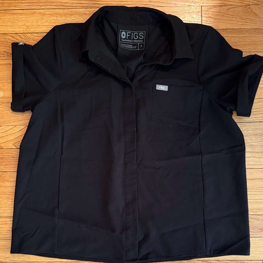 Figs Women’s Pilar Collared Scrub Top Black Button Down